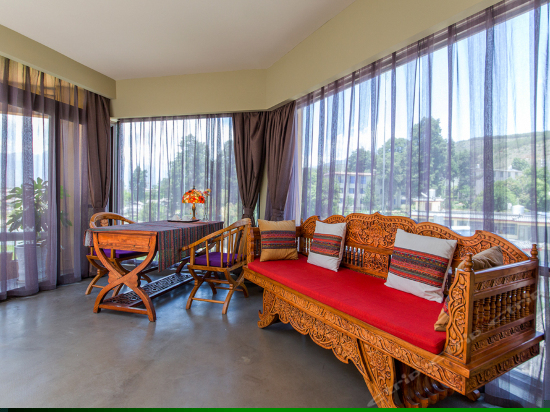 湖畔雪山全景房