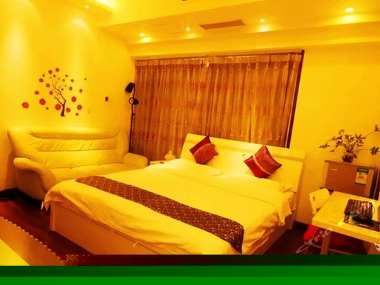 时尚温馨大床房