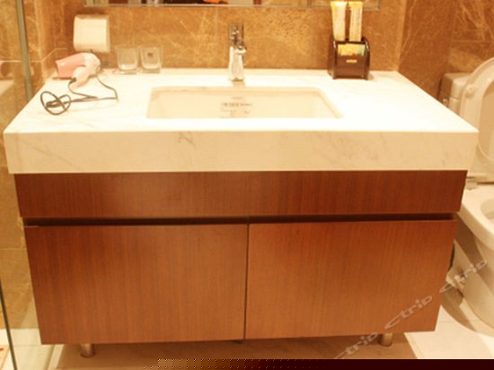 豪华河景大床房