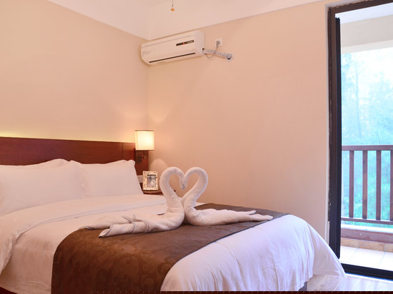 山景休闲双卧三床机麻套房