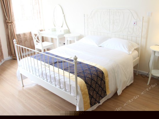 高级市景单卧大床房