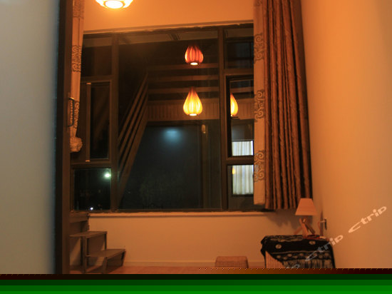 独卫复式星空房