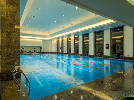 室内游泳池