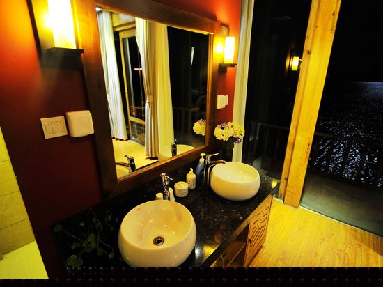 全湖景情侣蜜月房