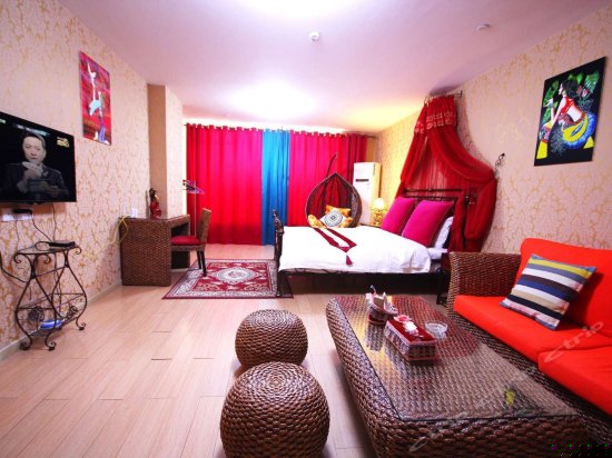 梦里闻溪风情大床房