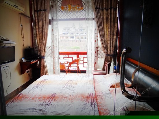 临江阳台大床房