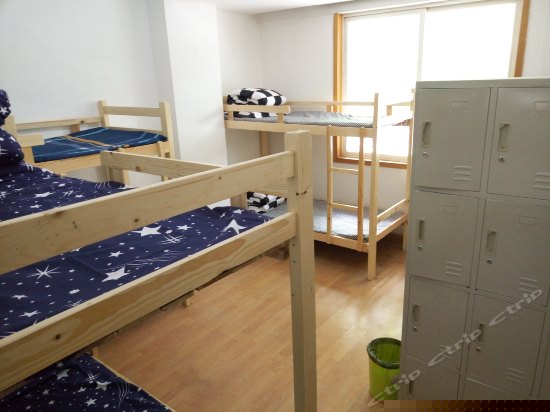 男生八人间（床位）