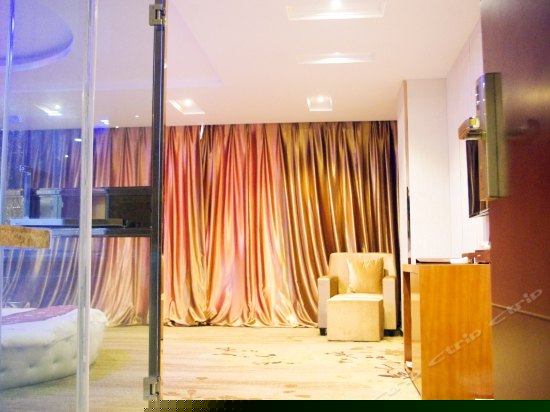 风情主题圆床房