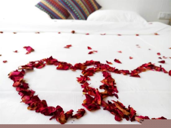 至尊蜜月海景大床房