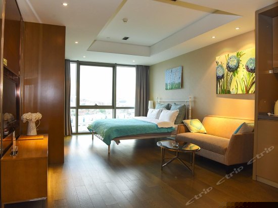 豪华城景大床房