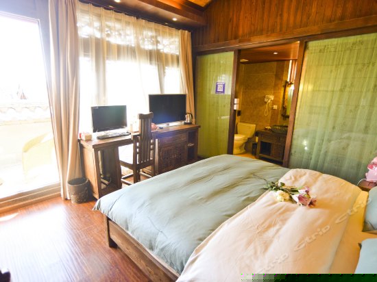 前院豪华阳台休闲观景房