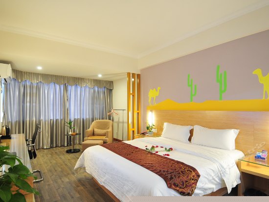 豪华时尚大床房