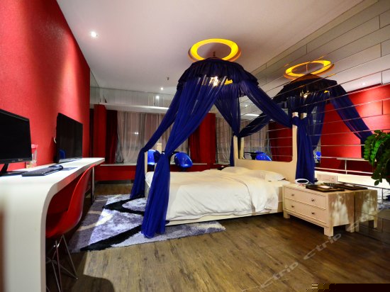 温馨浪漫主题房
