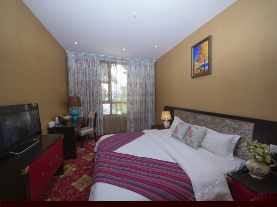 豪华湖景大床房