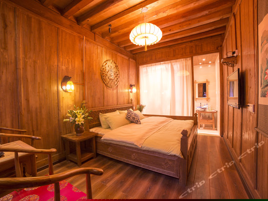 豪华大床房（一楼）