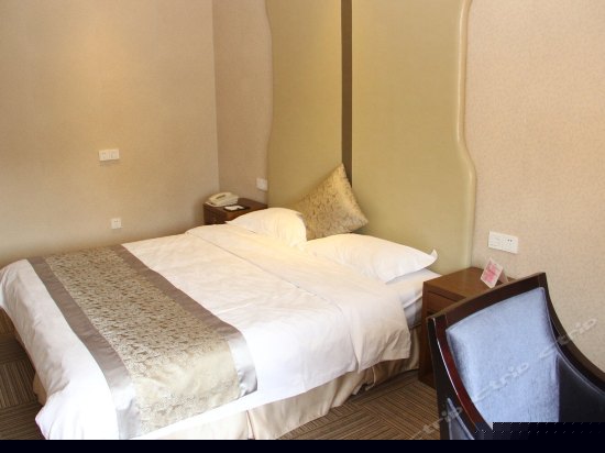 经济大床房（无窗）