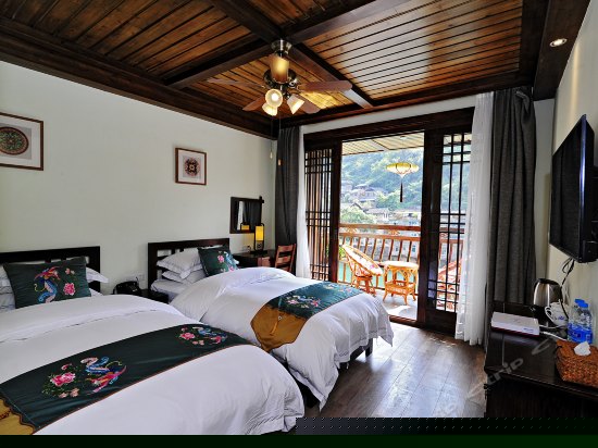 精品河景阳台标间