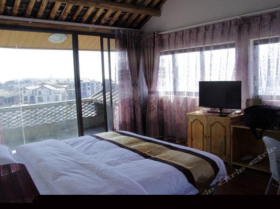 三面观海大床房