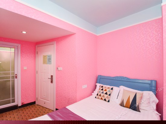 典雅阳台独卫大床房