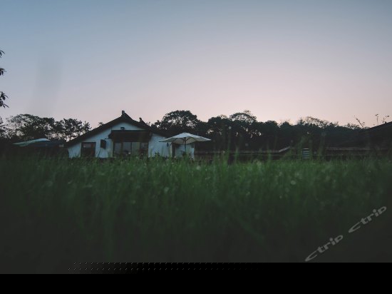 后现代独立温泉房