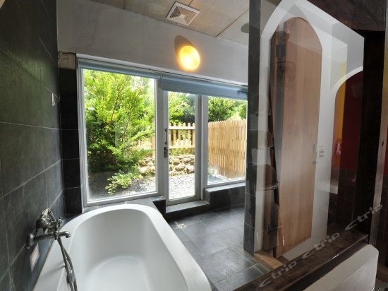 经典庭院家庭房