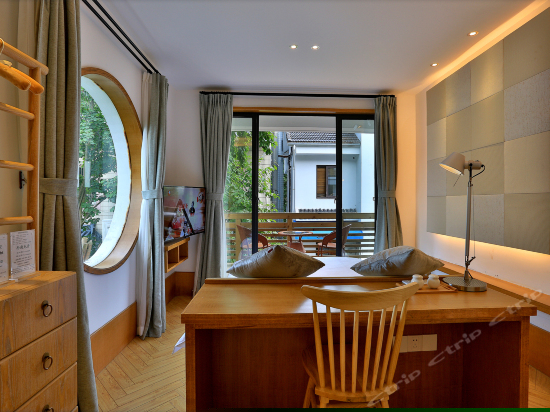 中式园景露台大床房