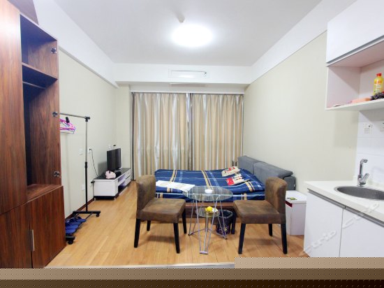 高级市景大床房