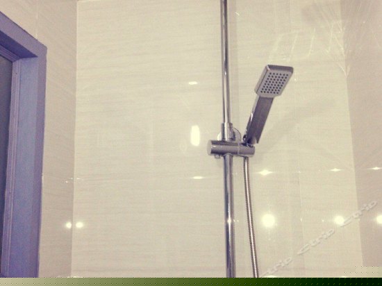 临河阁楼阳台房208