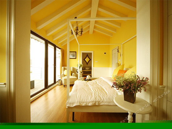 滨水露天浴缸海景房