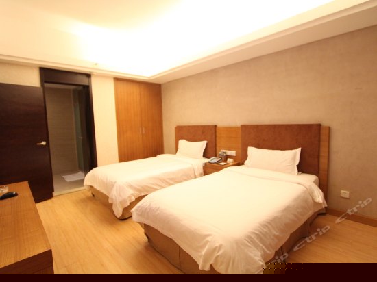 一房一厅套房(带电脑)