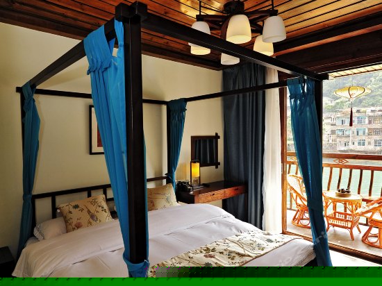 精品河景阳台大床房