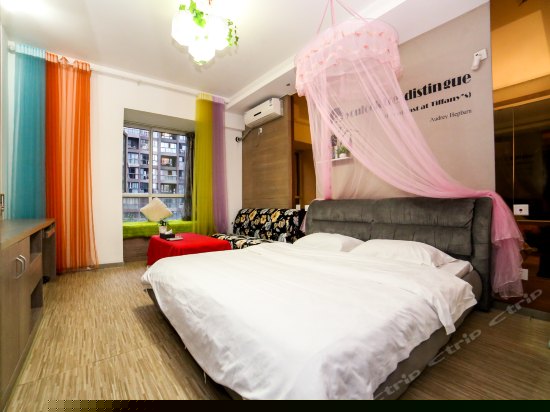 浪漫之都主题大床房