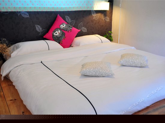 一楼半夏大床房