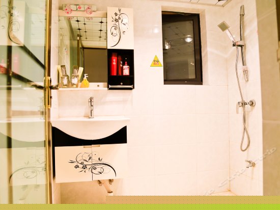 城市地标中式豪华两室一厅套房