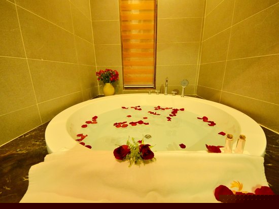 爱尚院尊享时光奢华园景大床房