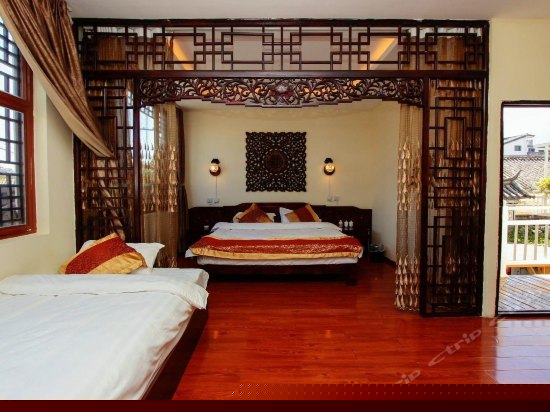 白族特色豪华家庭房