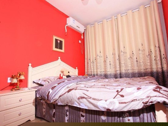 甜蜜情侣蜜月大床房