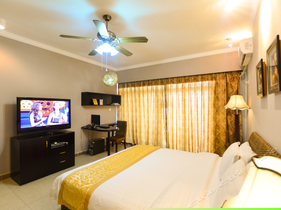 高级海景电脑大床房