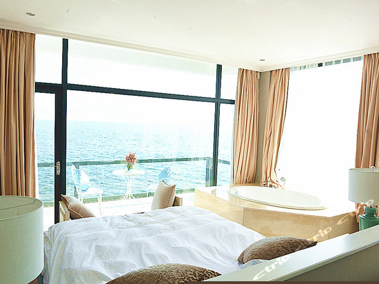 豪华海景浴缸房