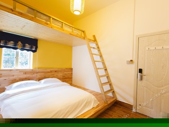 温馨阁楼上下铺