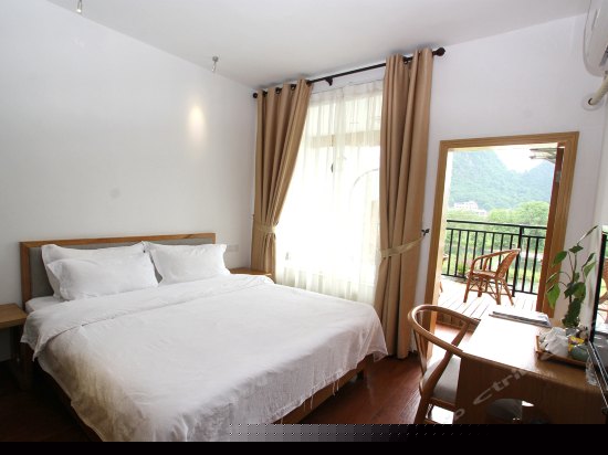 山水豪华大床房