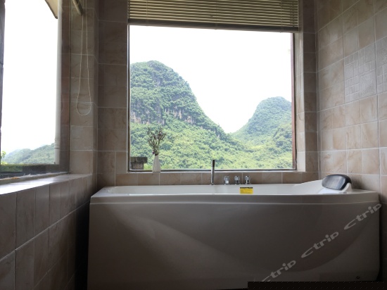 8号豪华江景阳台大床房