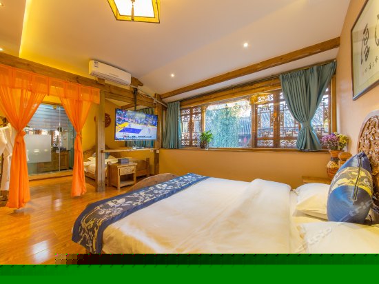 二楼豪华墨韵家庭房