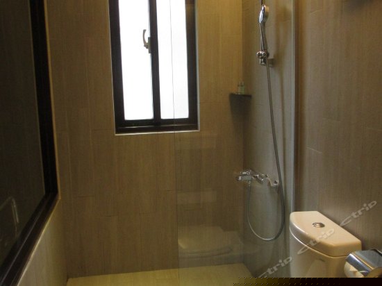 经济探索居淋浴双人房