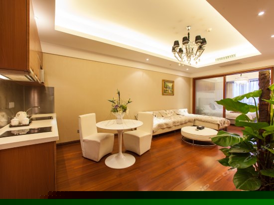 豪华山景行政房