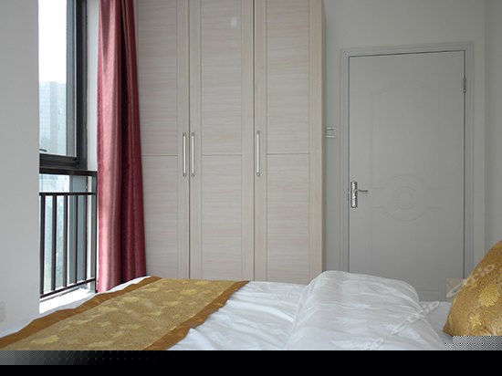 一室一厅套间双床房