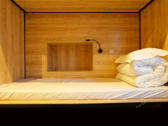 男女混合八人间(床位房)