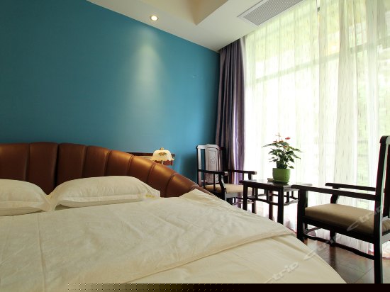 浪漫阳台圆床房