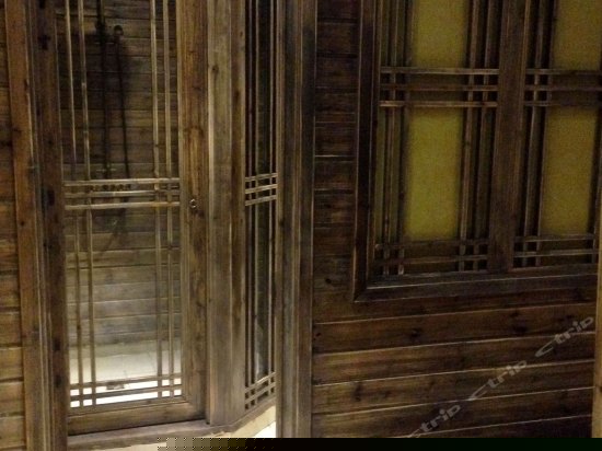 西楼复式东厢房