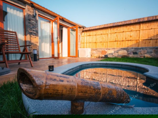 后现代独立温泉房